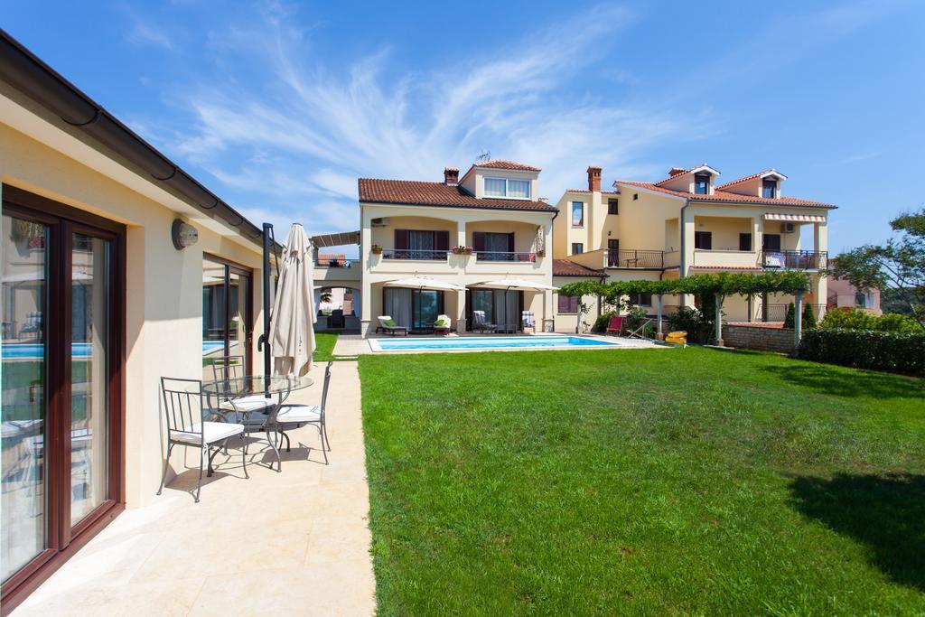 Premium Central Apartments Vrsar Exterior photo