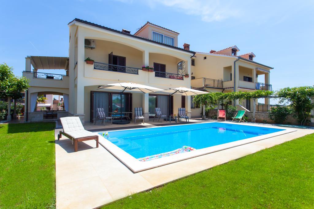 Premium Central Apartments Vrsar Exterior photo