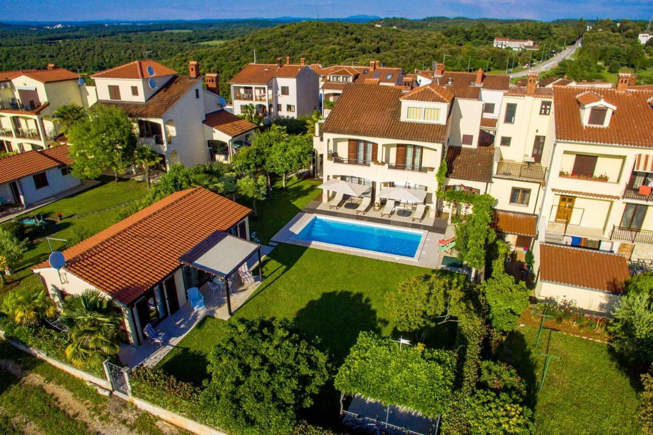 Premium Central Apartments Vrsar Exterior photo